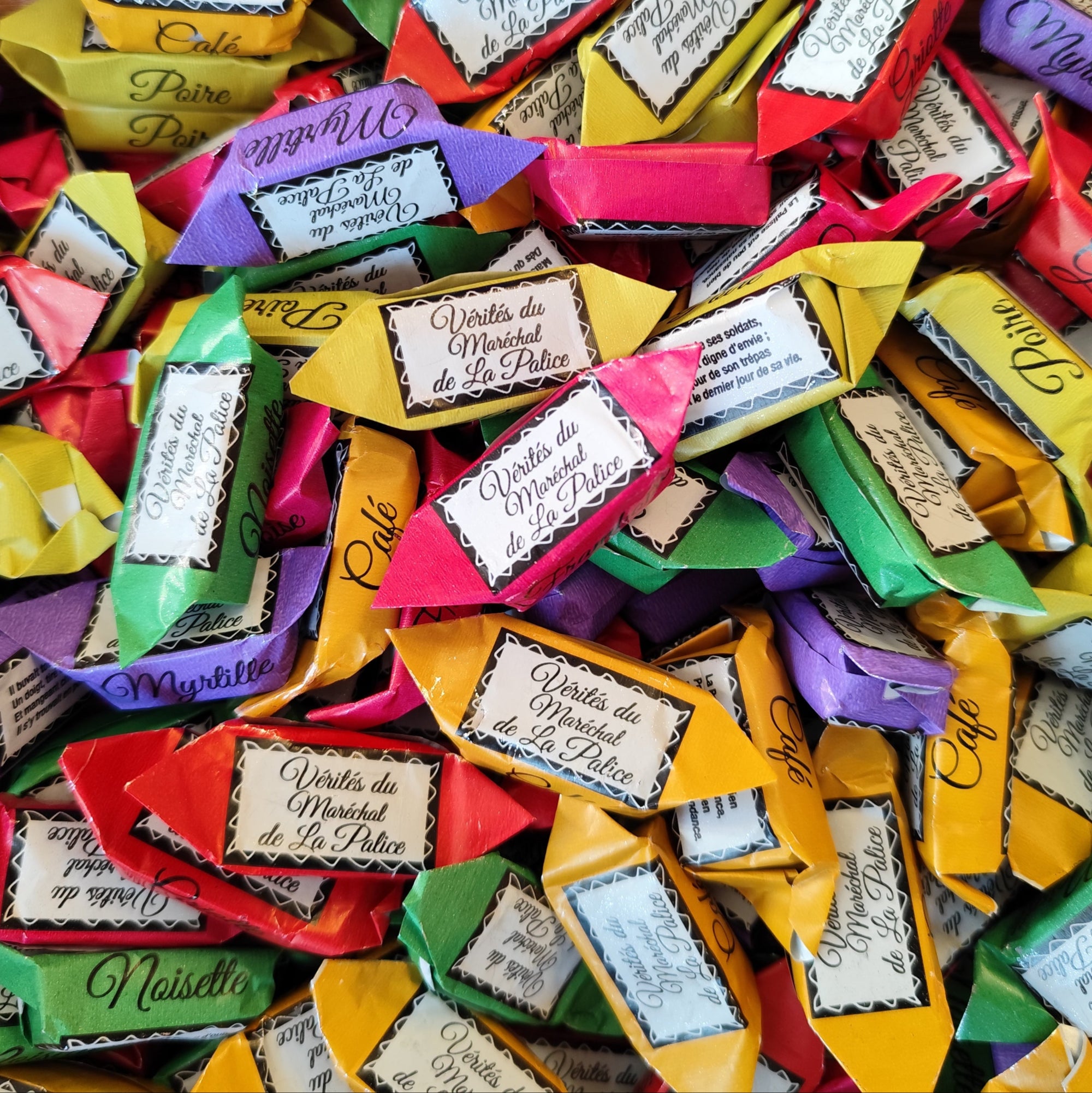 Boutique de la Confiserie des Vérités, distributeur des Vérités du Maréchal de La Palice.
Caramels traditionnels, spécialités emblématiques du Bourbonnais.
Les Vérités du Maréchal de La Palice. RN7.
Les Vérités de Lapalisse.
